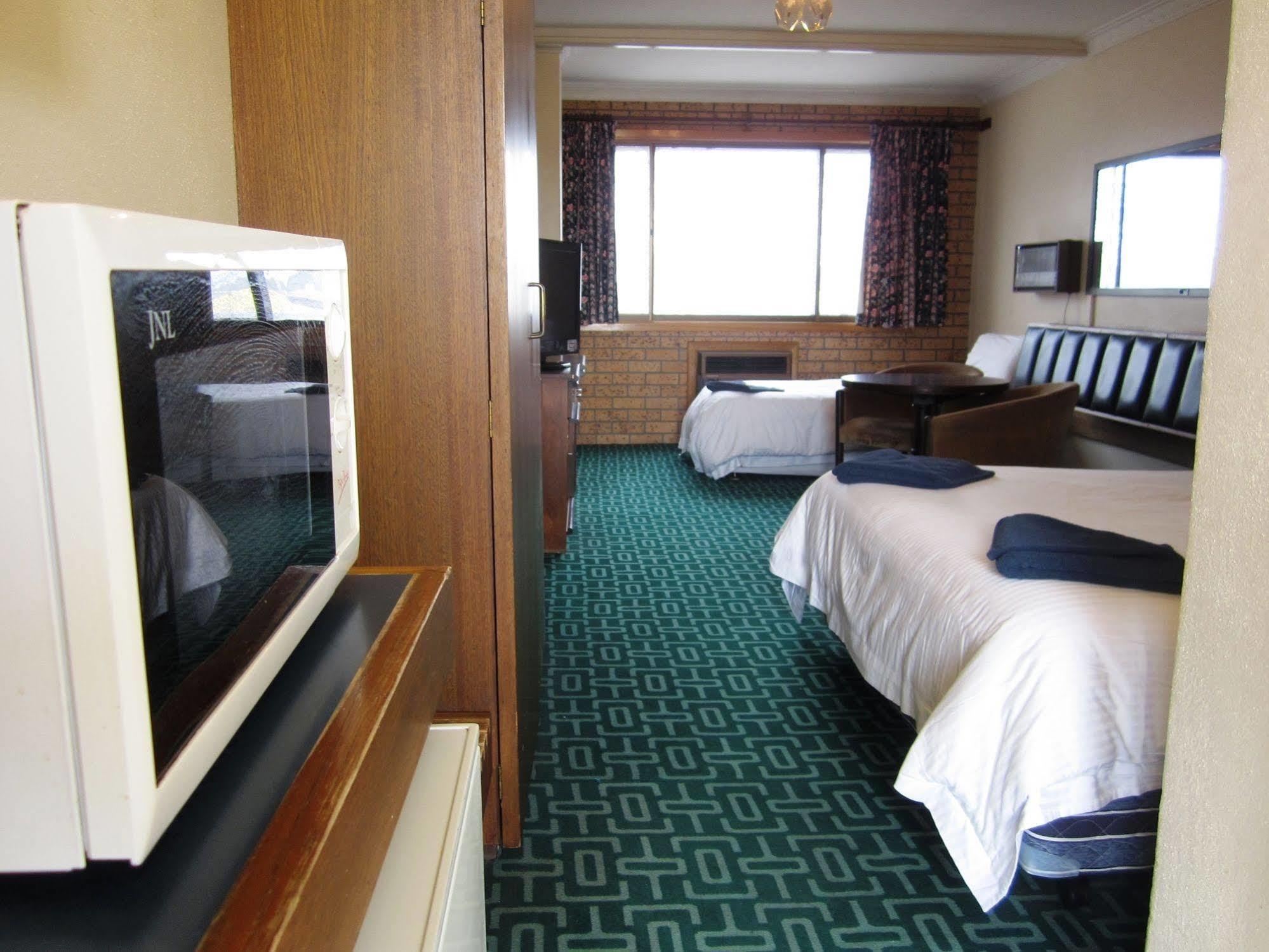 Canberra Lyneham Motor Inn Kültér fotó