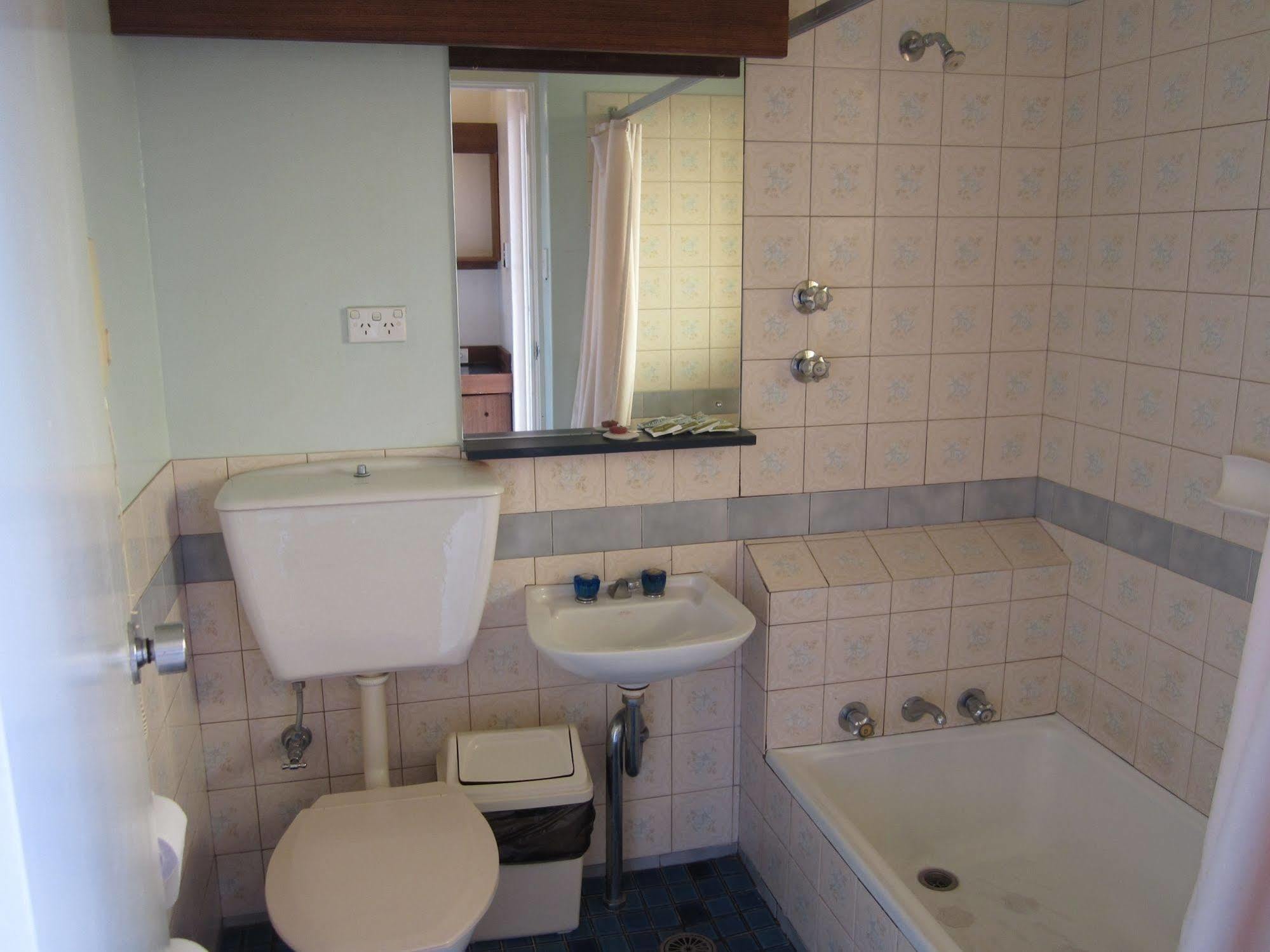 Canberra Lyneham Motor Inn Kültér fotó