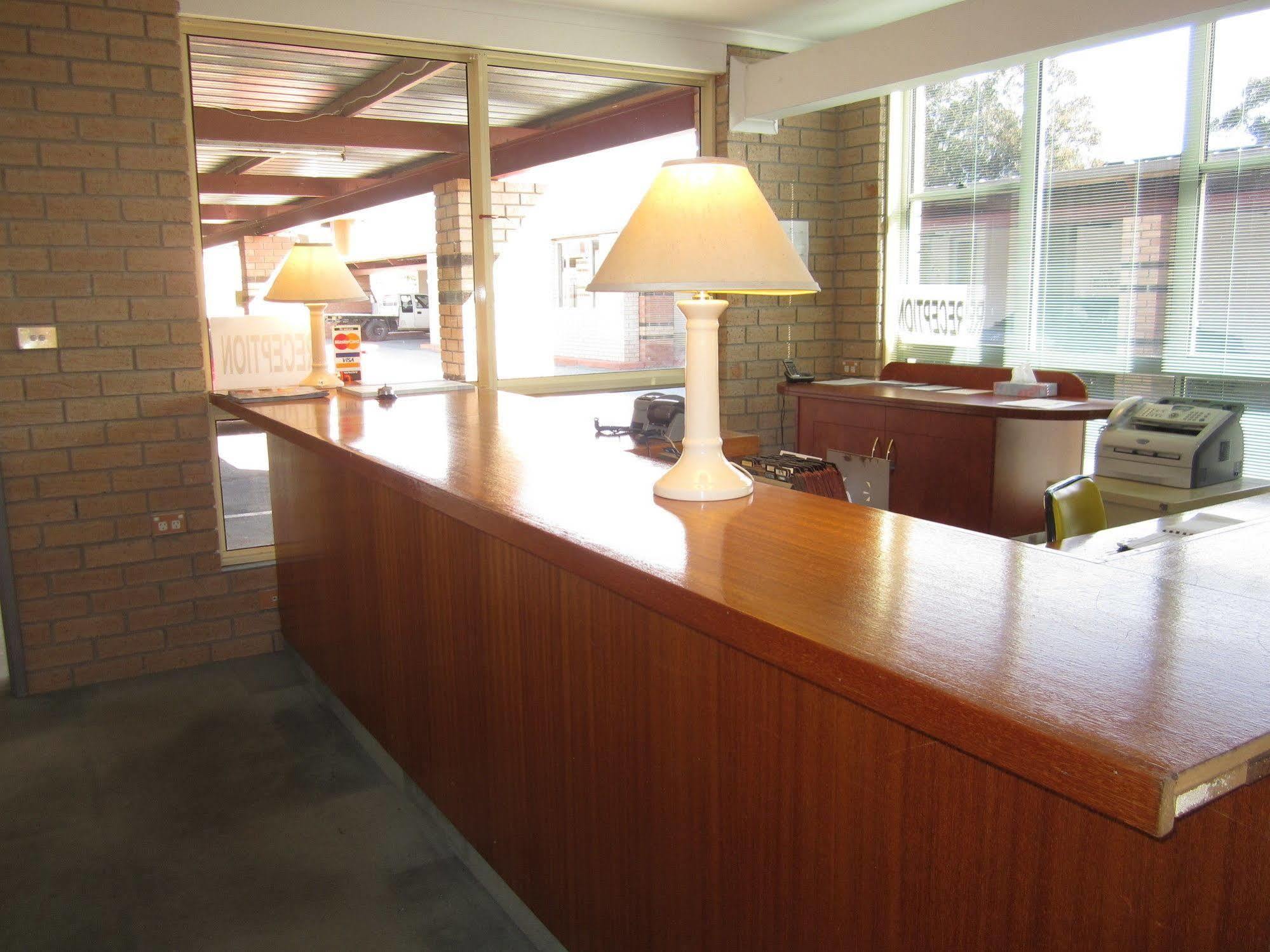 Canberra Lyneham Motor Inn Kültér fotó